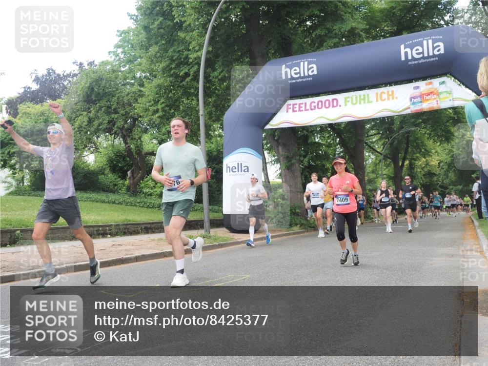 29.06.2025 - hella hamburg halbmarathon KatJ http://msf.ph/oto/8425377 29.06.2025 10:39:20 Zwischen KM18-KM19 1098, 6776, 7409, 8139 meine-sportfotos.de