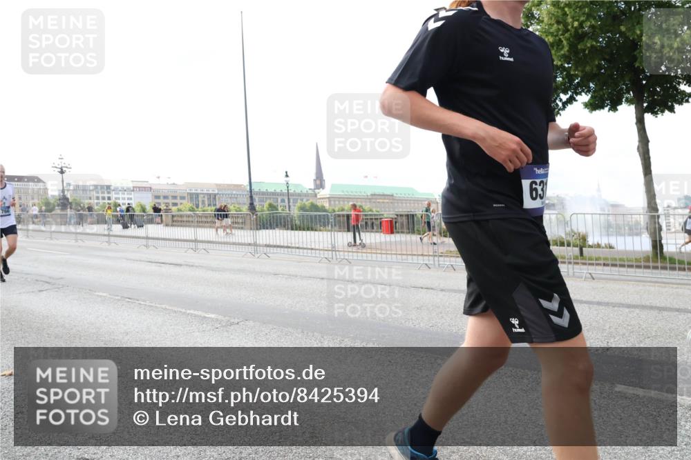 29.06.2025 - hella hamburg halbmarathon Lena Gebhardt http://msf.ph/oto/8425394 29.06.2025 10:06:26 Lombardsbrücke 1, 63, 1, 1245, 1766, 1842, 3062, 4542, 4666, 4868, 5431, 5807, 5951, 6014, 6314, 6664, 7138, 7741, 8051, 8290, 8316, 9361, 9560, 10214, 10297, 10736, 10781, 10886, 12371, 13042, 13054, 13475, 13481, 13863, 14369, 14607, 14987, 15113, 15145, 15229, 15377, 15462, 15537, 15766, 15772, 15858, 16441, 16687, 16933, 17059, 17239, 17746, 18042, 18381, 18575, 18577, 18652, 18768, 18828, 18857, 18910, 18913, 18966 meine-sportfotos.de