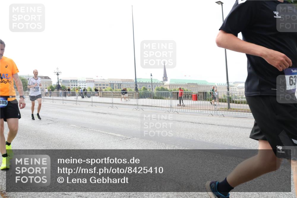 29.06.2025 - hella hamburg halbmarathon Lena Gebhardt http://msf.ph/oto/8425410 29.06.2025 10:06:26 Lombardsbrücke 385, 63, 1245, 1766, 1842, 3062, 4542, 4666, 4868, 5431, 5807, 5951, 6014, 6314, 6664, 7138, 7741, 8051, 8290, 8316, 9361, 9560, 10214, 10297, 10736, 10781, 10886, 12371, 13042, 13054, 13475, 13481, 13863, 14369, 14607, 14987, 15113, 15145, 15229, 15377, 15462, 15537, 15766, 15772, 15858, 16441, 16687, 16933, 17059, 17239, 17746, 18042, 18381, 18575, 18577, 18652, 18768, 18828, 18857, 18910, 18913, 18966 meine-sportfotos.de