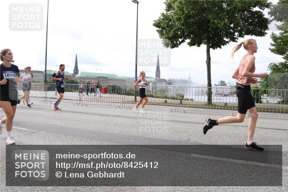 29.06.2025 - hella hamburg halbmarathon Lena Gebhardt http://msf.ph/oto/8425412 29.06.2025 10:19:18 Lombardsbrücke 18568, 1145, 1332, 1349, 1708, 1718, 1755, 2017, 2096, 2311, 2589, 2795, 2802, 2812, 2895, 2993, 2995, 3026, 3105, 3118, 3446, 3631, 4718, 4722, 4845, 4979, 5034, 5035, 5080, 5098, 5123, 5178, 5266, 5323, 5429, 5449, 5849, 6194, 6249, 6413, 6477, 6482, 6542, 6736, 6939, 7051, 7143, 7252, 8537, 8575, 8761, 8778, 8780, 9252, 9270, 9272, 9549, 9652, 9756, 9757, 9856, 10037, 10039, 10124, 10129, 10467, 10816 meine-sportfotos.de