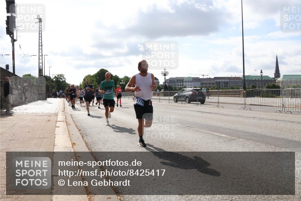 29.06.2025 - hella hamburg halbmarathon Lena Gebhardt http://msf.ph/oto/8425417 29.06.2025 09:52:31 Lombardsbrücke 12365, 11779, 1057, 1139, 1169, 1176, 1220, 1415, 1468, 1512, 1604, 1613, 1631, 1763, 2189, 3109, 3124, 3305, 3618, 3852, 4080, 4497, 4565, 4871, 4915, 5007, 5011, 5231, 5336, 5477, 5690, 6373, 6550, 6711, 7067, 7191, 7432, 7451, 7710, 7843, 7865, 7961, 8564, 8852, 9348, 9444, 9547, 9659, 10493, 10741, 10796, 11062, 11495, 11679, 11779, 11821, 12046, 12438, 12772, 13403, 13614, 13728, 14257 meine-sportfotos.de