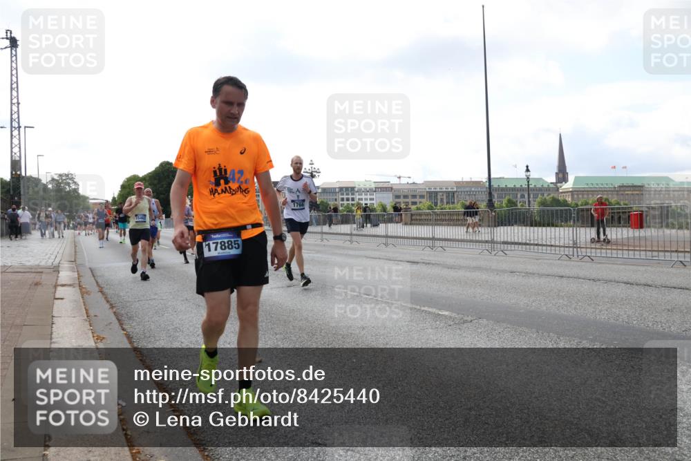 29.06.2025 - hella hamburg halbmarathon Lena Gebhardt http://msf.ph/oto/8425440 29.06.2025 10:06:27 Lombardsbrücke 15462, 42, 1766, 17885, 1245, 1766, 3062, 4542, 4666, 4868, 5431, 5807, 5951, 6014, 6314, 6664, 7138, 7741, 8051, 8290, 8316, 9361, 9560, 10214, 10297, 10736, 10781, 10886, 12371, 13042, 13054, 13475, 13481, 13863, 14369, 14607, 14987, 15113, 15145, 15229, 15377, 15462, 15537, 15766, 15772, 15858, 16441, 16687, 16692, 16933, 17059, 17239, 17746, 18042, 18381, 18575, 18577, 18652, 18768, 18828, 18910, 18913, 18966 meine-sportfotos.de