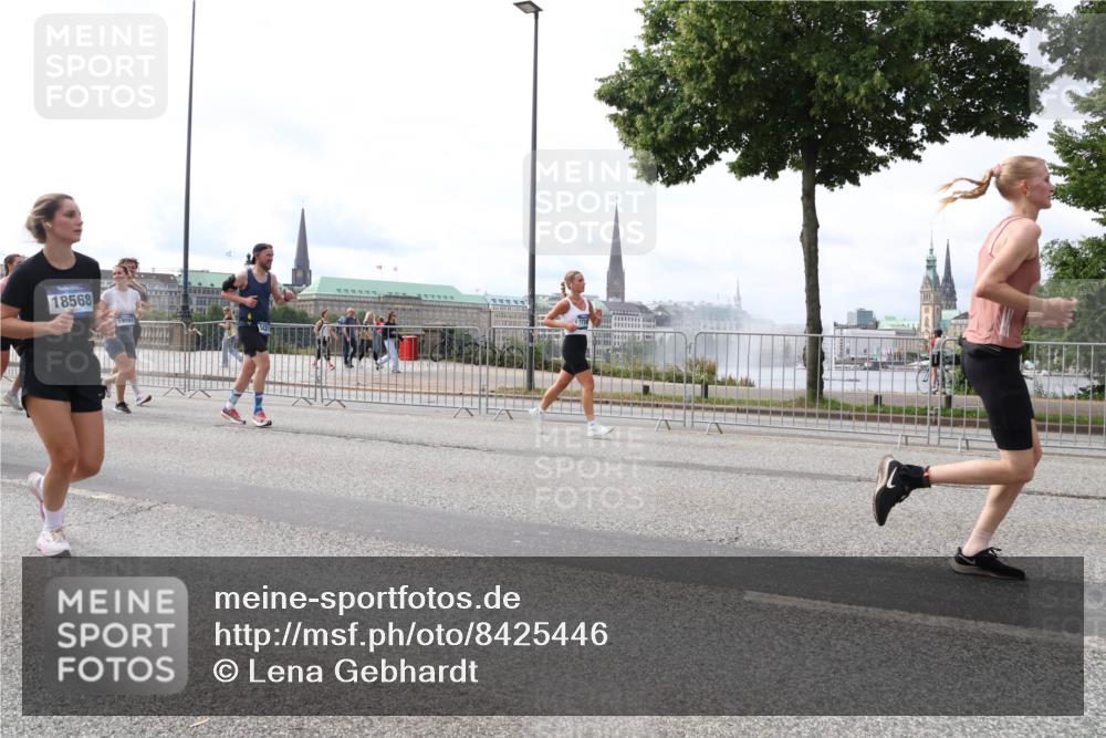 29.06.2025 - hella hamburg halbmarathon Lena Gebhardt http://msf.ph/oto/8425446 29.06.2025 10:19:18 Lombardsbrücke 18568, 1145, 1332, 1349, 1708, 1718, 1755, 2017, 2096, 2311, 2589, 2795, 2802, 2812, 2895, 2993, 2995, 3026, 3105, 3118, 3446, 3631, 4718, 4722, 4845, 4979, 5034, 5035, 5080, 5098, 5123, 5178, 5266, 5323, 5429, 5449, 5849, 6194, 6249, 6413, 6477, 6482, 6542, 6736, 6939, 7051, 7143, 7252, 8537, 8575, 8761, 8778, 8780, 9252, 9270, 9272, 9549, 9652, 9756, 9757, 9856, 10037, 10039, 10124, 10129, 10467, 10816 meine-sportfotos.de