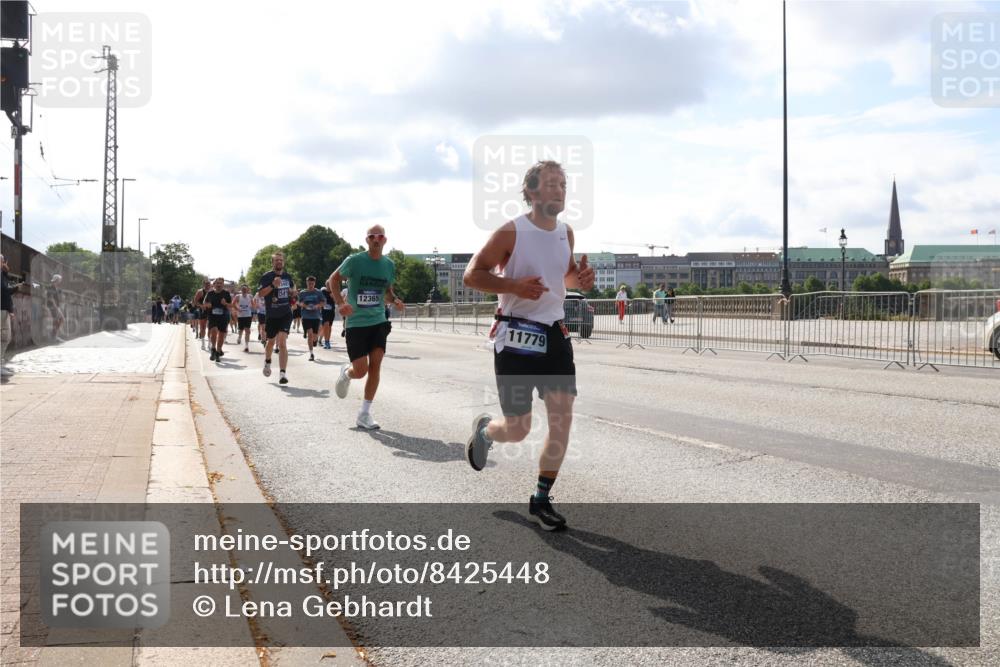 29.06.2025 - hella hamburg halbmarathon Lena Gebhardt http://msf.ph/oto/8425448 29.06.2025 09:52:32 Lombardsbrücke 12365, 11779, 08888, 1057, 1070, 1139, 1163, 1169, 1176, 1220, 1415, 1468, 1512, 1604, 1613, 1631, 1763, 2189, 3109, 3124, 3305, 3618, 3852, 4080, 4497, 4565, 4871, 4915, 5007, 5011, 5231, 5336, 5477, 5690, 6373, 6550, 6711, 7067, 7191, 7432, 7451, 7710, 7843, 7865, 7961, 8564, 8852, 9348, 9444, 9547, 9659, 10493, 10741, 10796, 11062, 11495, 11679, 11779, 11821, 12046, 12772, 13403, 13614, 13728, 14257 meine-sportfotos.de