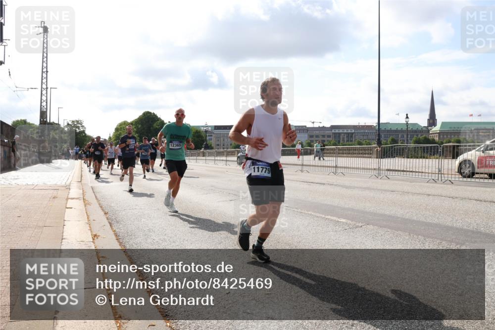29.06.2025 - hella hamburg halbmarathon Lena Gebhardt http://msf.ph/oto/8425469 29.06.2025 09:52:32 Lombardsbrücke 12365, 11779, 1057, 1070, 1139, 1163, 1169, 1176, 1220, 1415, 1468, 1512, 1604, 1613, 1631, 1763, 2189, 3109, 3124, 3305, 3618, 3852, 4080, 4497, 4565, 4871, 4915, 5007, 5011, 5231, 5336, 5477, 5690, 6373, 6550, 6711, 7067, 7191, 7432, 7451, 7710, 7843, 7865, 7961, 8564, 8852, 9348, 9444, 9547, 9659, 10493, 10741, 10796, 11062, 11495, 11679, 11779, 11821, 12046, 12772, 13403, 13614, 13728, 14257 meine-sportfotos.de