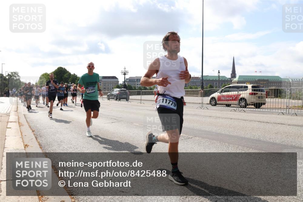29.06.2025 - hella hamburg halbmarathon Lena Gebhardt http://msf.ph/oto/8425488 29.06.2025 09:52:32 Lombardsbrücke 134, 12365, 11779, 1057, 1070, 1139, 1163, 1169, 1176, 1220, 1415, 1468, 1512, 1604, 1613, 1631, 1763, 2189, 3109, 3124, 3305, 3618, 3852, 4080, 4497, 4565, 4871, 4915, 5007, 5011, 5231, 5336, 5477, 5690, 6373, 6550, 6711, 7067, 7191, 7432, 7451, 7710, 7843, 7865, 7961, 8564, 8852, 9348, 9444, 9547, 9659, 10493, 10741, 10796, 11062, 11495, 11679, 11779, 11821, 12046, 12772, 13403, 13614, 13728, 14257 meine-sportfotos.de