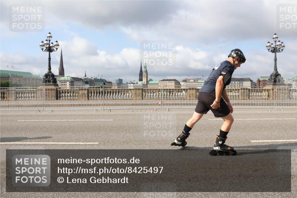 29.06.2025 - hella hamburg halbmarathon Lena Gebhardt http://msf.ph/oto/8425497 29.06.2025 08:58:46 Lombardsbrücke 2 meine-sportfotos.de