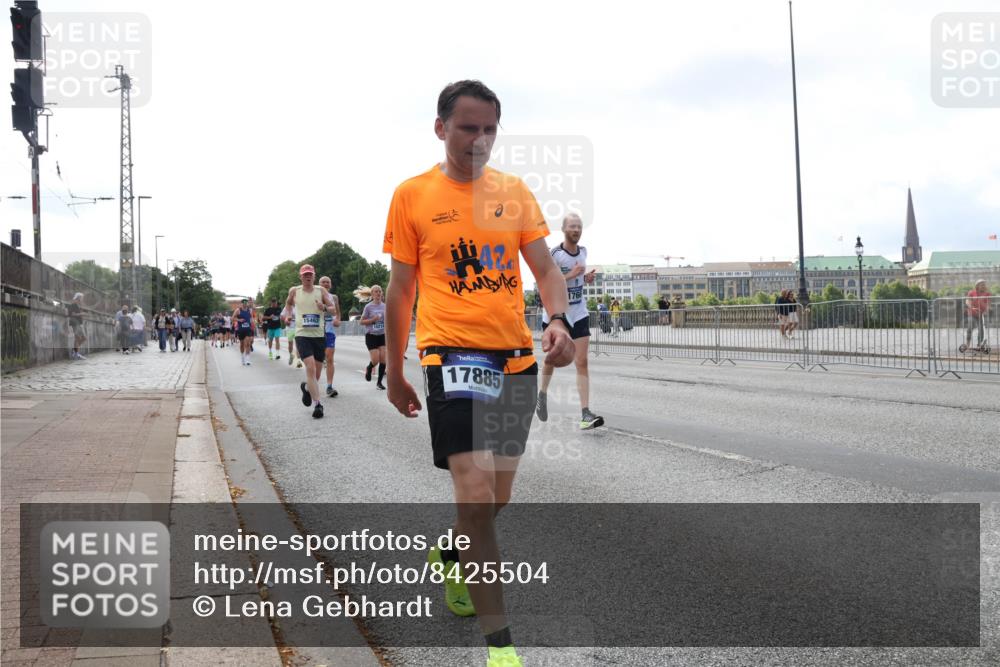 29.06.2025 - hella hamburg halbmarathon Lena Gebhardt http://msf.ph/oto/8425504 29.06.2025 10:06:27 Lombardsbrücke 15462, 17885, 1245, 1766, 3062, 4542, 4666, 4868, 5431, 5807, 5951, 6014, 6314, 6664, 7138, 7741, 8051, 8290, 8316, 9361, 9560, 10214, 10297, 10736, 10781, 10886, 12371, 13042, 13054, 13475, 13481, 13863, 14369, 14607, 14987, 15113, 15145, 15229, 15377, 15462, 15537, 15766, 15772, 15858, 16441, 16687, 16692, 16933, 17059, 17239, 17746, 18042, 18381, 18575, 18577, 18652, 18768, 18828, 18910, 18913, 18966 meine-sportfotos.de