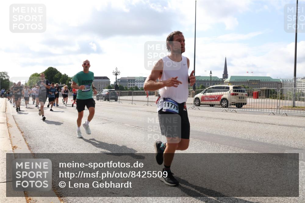 29.06.2025 - hella hamburg halbmarathon Lena Gebhardt http://msf.ph/oto/8425509 29.06.2025 09:52:32 Lombardsbrücke 2365, 11779, 1057, 1070, 1139, 1163, 1169, 1176, 1220, 1415, 1468, 1512, 1604, 1613, 1631, 1763, 2189, 3109, 3124, 3305, 3618, 3852, 4080, 4497, 4565, 4871, 4915, 5007, 5011, 5231, 5336, 5477, 5690, 6373, 6550, 6711, 7067, 7191, 7432, 7451, 7710, 7843, 7865, 7961, 8564, 8852, 9348, 9444, 9547, 9659, 10493, 10741, 10796, 11062, 11495, 11679, 11779, 11821, 12046, 12772, 13403, 13614, 13728, 14257 meine-sportfotos.de