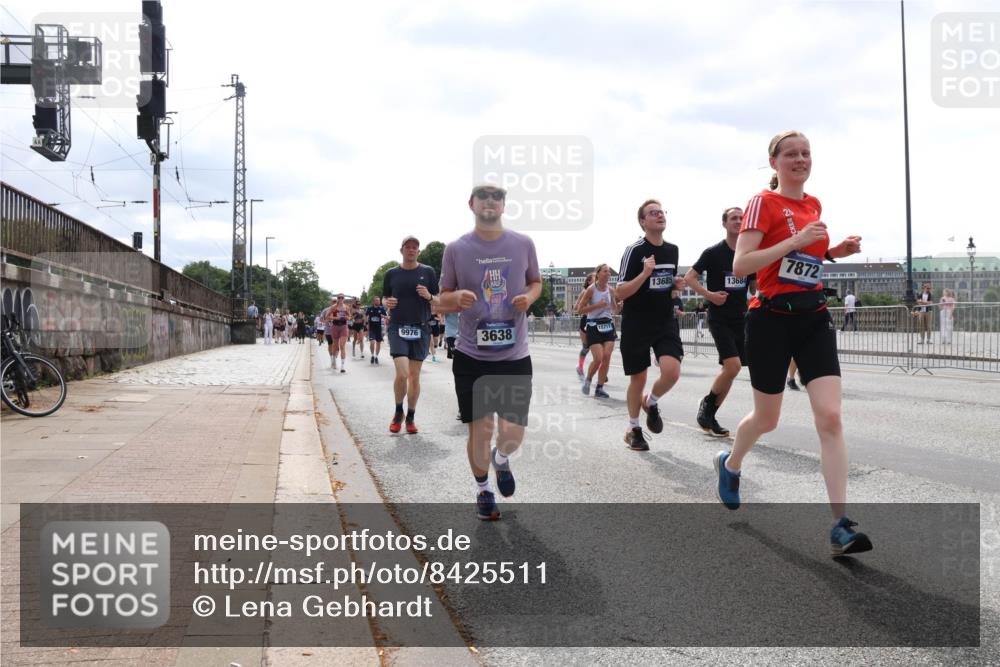 29.06.2025 - hella hamburg halbmarathon Lena Gebhardt http://msf.ph/oto/8425511 29.06.2025 10:43:24 Lombardsbrücke 9976, 3638, 15717, 20, 13685, 13684, 7872, 1023, 1149, 1155, 1310, 1400, 1467, 1788, 1816, 1878, 2103, 2158, 2267, 2361, 2450, 2971, 3074, 3238, 3329, 3390, 3518, 3638, 3764, 4056, 4177, 4302, 4367, 4680, 4866, 5067, 5214, 5268, 5370, 5610, 5720, 5755, 5967, 6012, 6096, 6226, 6440, 6931, 6971, 6973, 7043, 7197, 7461, 7504, 7872, 7926, 8135, 8184, 8233, 8408, 8435, 8504, 8795, 8991, 9072, 9304, 9639, 9641, 9644, 9831, 9976, 10083, 10180, 10200, 10202, 13049 meine-sportfotos.de