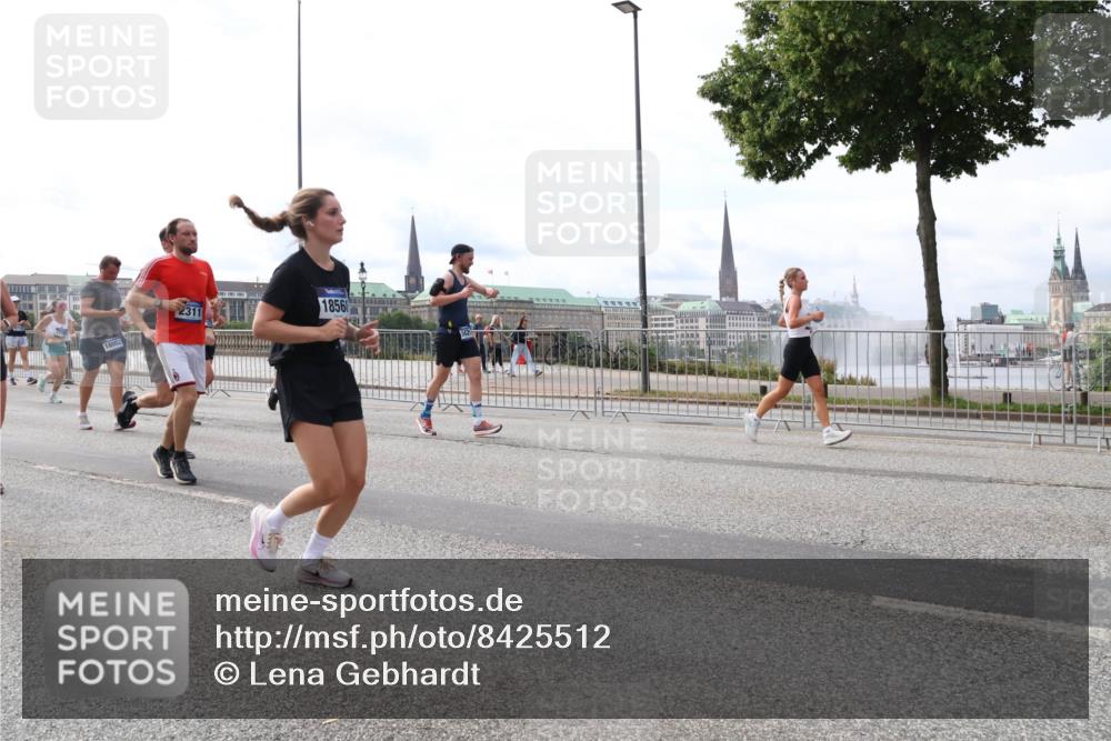 29.06.2025 - hella hamburg halbmarathon Lena Gebhardt http://msf.ph/oto/8425512 29.06.2025 10:19:19 Lombardsbrücke 18002, 1856, 1145, 1332, 1349, 1534, 1708, 1718, 1755, 2017, 2096, 2311, 2589, 2795, 2802, 2812, 2895, 2993, 2995, 3026, 3105, 3118, 3446, 3631, 4718, 4722, 4845, 4979, 5034, 5035, 5080, 5098, 5123, 5178, 5323, 5429, 5449, 5849, 6194, 6249, 6413, 6444, 6477, 6482, 6542, 6736, 6939, 7143, 7252, 8537, 8575, 8761, 8778, 8780, 9252, 9270, 9272, 9549, 9652, 9756, 9757, 9856, 10037, 10039, 10124, 10129, 10467, 10540, 10816 meine-sportfotos.de