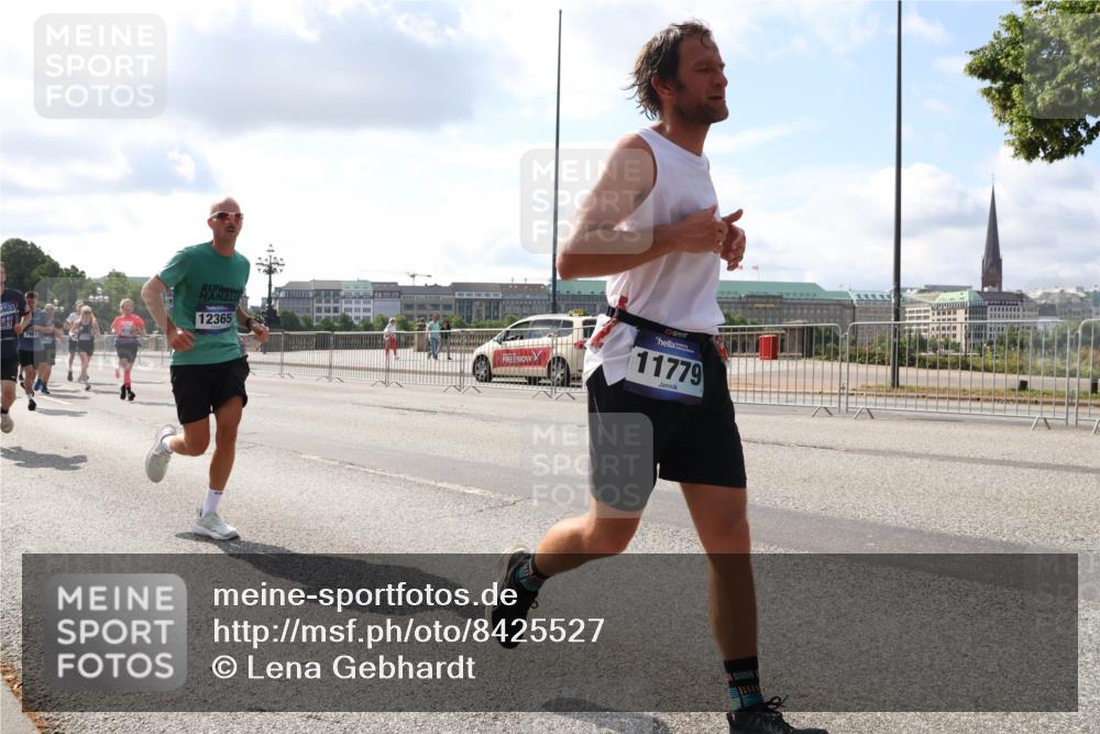 29.06.2025 - hella hamburg halbmarathon Lena Gebhardt http://msf.ph/oto/8425527 29.06.2025 09:52:32 Lombardsbrücke 403, 7961, 12365, 11779, 1057, 1070, 1139, 1163, 1169, 1176, 1220, 1415, 1468, 1512, 1604, 1613, 1631, 1763, 2189, 3109, 3124, 3305, 3618, 3852, 4080, 4497, 4565, 4871, 4915, 5007, 5011, 5231, 5336, 5477, 5690, 6373, 6550, 6711, 7067, 7191, 7432, 7451, 7710, 7843, 7865, 7961, 8564, 8852, 9348, 9444, 9547, 9659, 10493, 10741, 10796, 11062, 11495, 11679, 11779, 11821, 12046, 12772, 13403, 13614, 13728, 14257 meine-sportfotos.de