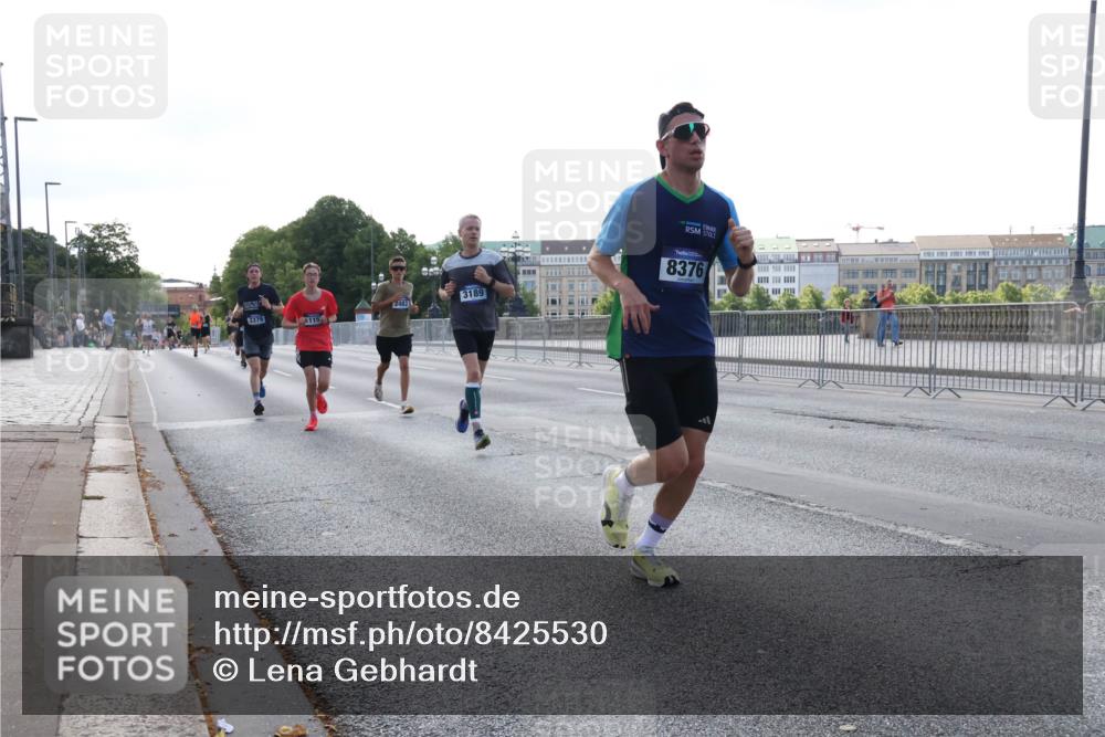 29.06.2025 - hella hamburg halbmarathon Lena Gebhardt http://msf.ph/oto/8425530 29.06.2025 09:43:48 Lombardsbrücke 2483, 3379, 115, 3189, 8376, 1271, 1953, 2075, 2180, 2203, 2483, 3189, 3379, 5308, 6090, 7380, 8318, 8376, 9804, 10222, 10351, 11150, 13383, 13941, 15023, 15136, 17040, 17893, 18763, 18832 meine-sportfotos.de