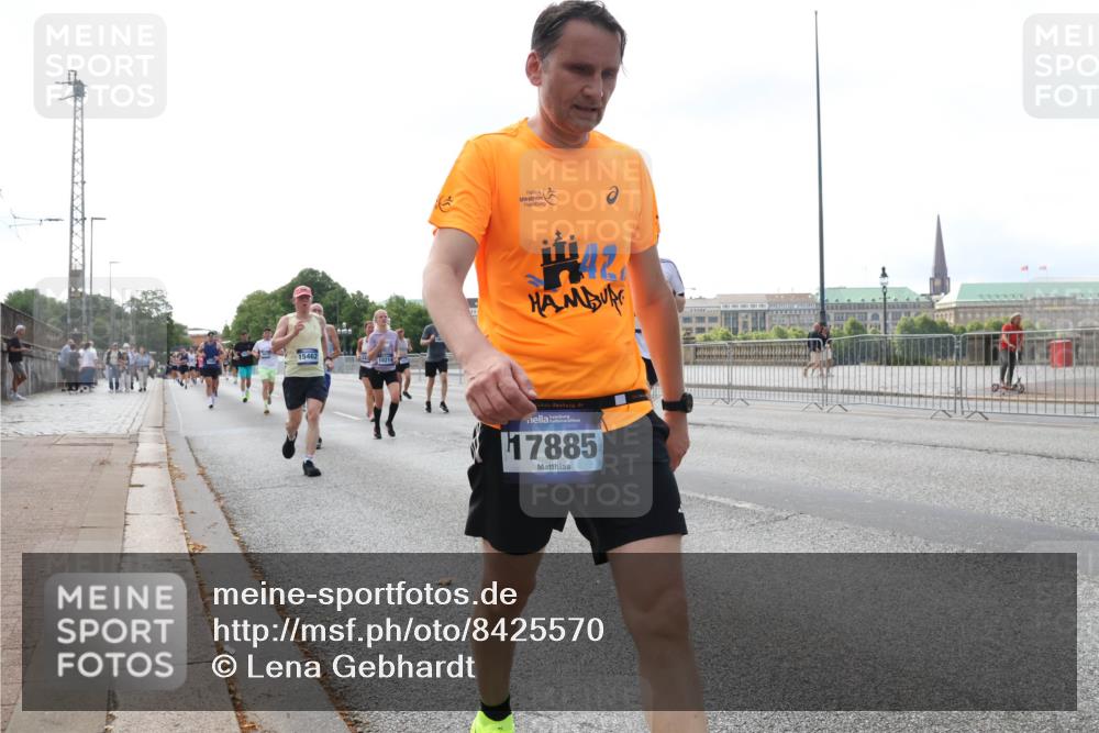29.06.2025 - hella hamburg halbmarathon Lena Gebhardt http://msf.ph/oto/8425570 29.06.2025 10:06:28 Lombardsbrücke 15462, 10214, 17885, 1245, 1766, 3062, 4542, 4666, 4868, 5431, 5807, 5951, 6314, 6664, 7138, 8051, 8290, 8316, 9361, 9560, 10214, 10297, 10736, 10781, 10886, 12371, 13042, 13054, 13475, 13481, 13863, 14369, 14607, 14987, 15113, 15145, 15229, 15377, 15462, 15537, 15766, 15772, 15858, 16441, 16692, 16933, 17059, 17239, 17746, 18042, 18381, 18575, 18577, 18652, 18768, 18828, 18910, 18913, 18966 meine-sportfotos.de