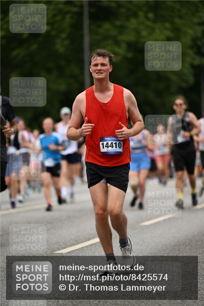 29.06.2025 - hella hamburg halbmarathon Dr. Thomas Lammeyer http://msf.ph/oto/8425574 29.06.2025 10:50:03 Kennedybrücke 1060, 1085, 1465, 2550, 2657, 2664, 2846, 2954, 2965, 3357, 3377, 3879, 3993, 4102, 4119, 4820, 5108, 5190, 5339, 5703, 5914, 6393, 6763, 6980, 7699, 7912, 8272, 8594, 9536, 10562, 10727, 11119, 11332 meine-sportfotos.de