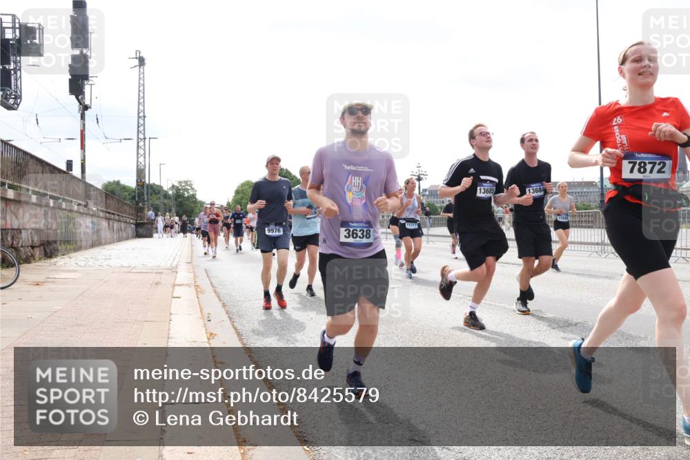 29.06.2025 - hella hamburg halbmarathon Lena Gebhardt http://msf.ph/oto/8425579 29.06.2025 10:43:24 Lombardsbrücke 9976, 3526, 3638, 15717, 13685, 13684, 26, 7872, 1023, 1149, 1155, 1310, 1400, 1467, 1788, 1816, 1878, 2103, 2158, 2267, 2361, 2450, 2971, 3074, 3238, 3329, 3390, 3518, 3638, 3764, 4056, 4177, 4302, 4367, 4680, 4866, 5067, 5214, 5268, 5370, 5610, 5720, 5755, 5967, 6012, 6096, 6226, 6440, 6931, 6971, 6973, 7043, 7197, 7461, 7504, 7872, 7926, 8135, 8184, 8233, 8408, 8435, 8504, 8795, 8991, 9072, 9304, 9639, 9641, 9644, 9831, 9976, 10083, 10180, 10200, 10202, 13049 meine-sportfotos.de