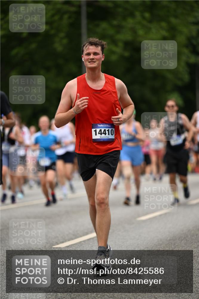 29.06.2025 - hella hamburg halbmarathon Dr. Thomas Lammeyer http://msf.ph/oto/8425586 29.06.2025 10:50:03 Kennedybrücke 1060, 1085, 1465, 2550, 2657, 2664, 2846, 2954, 2965, 3357, 3377, 3879, 3993, 4102, 4119, 4820, 5108, 5190, 5339, 5703, 5914, 6393, 6763, 6980, 7699, 7912, 8272, 8594, 9536, 10562, 10727, 11119, 11332 meine-sportfotos.de