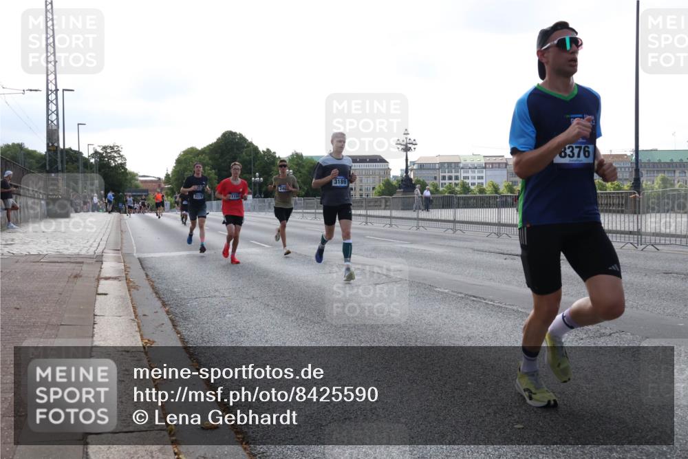 29.06.2025 - hella hamburg halbmarathon Lena Gebhardt http://msf.ph/oto/8425590 29.06.2025 09:43:48 Lombardsbrücke 3189, 3379, 1150, 8376, 1271, 1953, 2075, 2180, 2203, 2483, 3189, 3379, 5308, 6090, 7380, 8318, 8376, 9804, 10222, 10351, 11150, 13383, 13941, 15023, 15136, 17040, 17893, 18763, 18832 meine-sportfotos.de