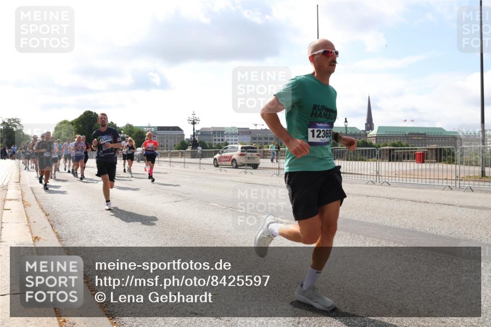 29.06.2025 - hella hamburg halbmarathon Lena Gebhardt http://msf.ph/oto/8425597 29.06.2025 09:52:33 Lombardsbrücke 13403, 12365, 1057, 1070, 1139, 1163, 1169, 1176, 1220, 1415, 1468, 1512, 1604, 1613, 1631, 1763, 2189, 3109, 3124, 3305, 3618, 3852, 4080, 4277, 4497, 4565, 4691, 4871, 4915, 4933, 5007, 5011, 5336, 5477, 5690, 6373, 6550, 6711, 7067, 7191, 7325, 7432, 7451, 7599, 7710, 7843, 7865, 7961, 8564, 8852, 9348, 9444, 9547, 9659, 10493, 10741, 10796, 11062, 11495, 11679, 11779, 11821, 12046, 12772, 13403, 13614, 13728, 14257 meine-sportfotos.de