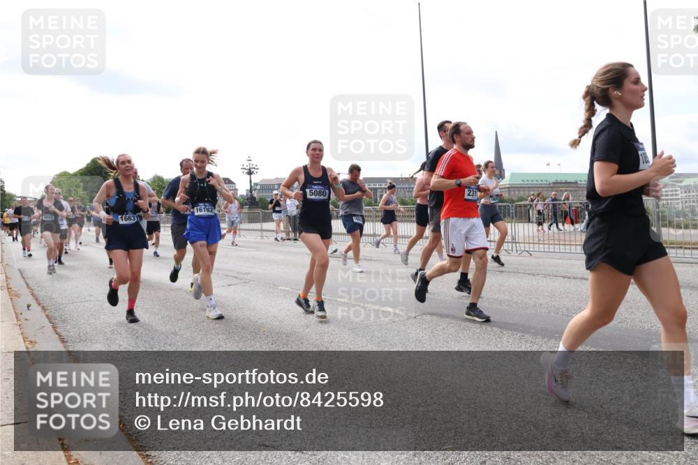 29.06.2025 - hella hamburg halbmarathon Lena Gebhardt http://msf.ph/oto/8425598 29.06.2025 10:19:19 Lombardsbrücke 16142, 6542, 1663, 5080, 231, 1145, 1332, 1349, 1534, 1708, 1718, 1755, 2017, 2096, 2311, 2589, 2795, 2802, 2812, 2895, 2993, 2995, 3026, 3105, 3118, 3446, 3631, 4718, 4722, 4845, 4979, 5034, 5035, 5080, 5098, 5123, 5178, 5323, 5429, 5449, 5849, 6194, 6249, 6413, 6444, 6477, 6482, 6542, 6736, 6939, 7143, 7252, 8537, 8575, 8761, 8778, 8780, 9252, 9270, 9272, 9549, 9652, 9756, 9757, 9856, 10037, 10039, 10124, 10129, 10467, 10540, 10816 meine-sportfotos.de