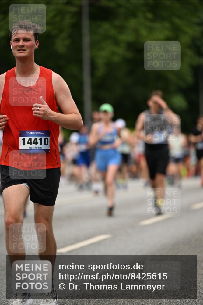 29.06.2025 - hella hamburg halbmarathon Dr. Thomas Lammeyer http://msf.ph/oto/8425615 29.06.2025 10:50:04 Kennedybrücke 1060, 1085, 1465, 1854, 2217, 2657, 2664, 2846, 2954, 2965, 3357, 3377, 3879, 3993, 4099, 4102, 4119, 4820, 5108, 5190, 5339, 5703, 5914, 6393, 6763, 6980, 7699, 7912, 8272, 8594, 9536, 10562, 11119, 11332 meine-sportfotos.de