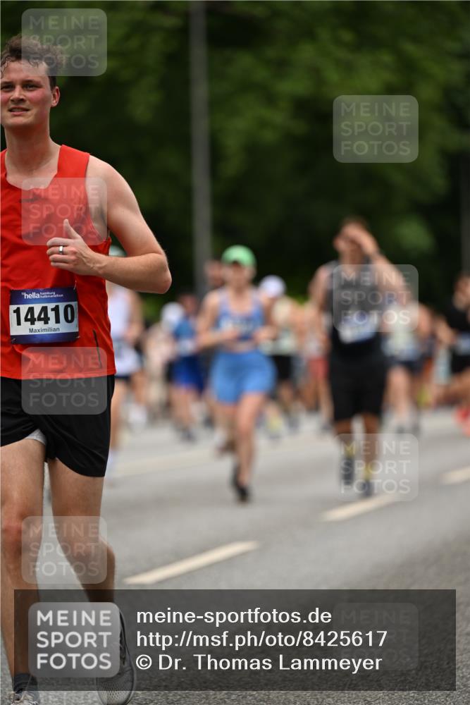 29.06.2025 - hella hamburg halbmarathon Dr. Thomas Lammeyer http://msf.ph/oto/8425617 29.06.2025 10:50:04 Kennedybrücke 1060, 1085, 1465, 1854, 2217, 2657, 2664, 2846, 2954, 2965, 3357, 3377, 3879, 3993, 4099, 4102, 4119, 4820, 5108, 5190, 5339, 5703, 5914, 6393, 6763, 6980, 7699, 7912, 8272, 8594, 9536, 10562, 11119, 11332 meine-sportfotos.de