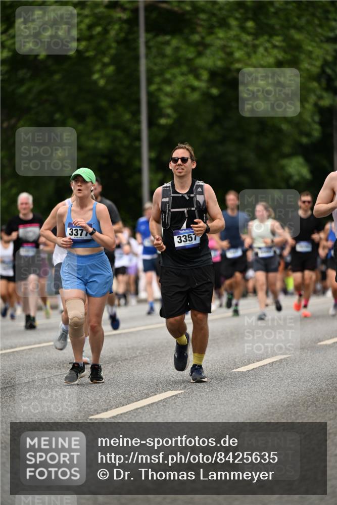 29.06.2025 - hella hamburg halbmarathon Dr. Thomas Lammeyer http://msf.ph/oto/8425635 29.06.2025 10:50:06 Kennedybrücke 1060, 1085, 1465, 1854, 2217, 2657, 2664, 2846, 2954, 2965, 3357, 3377, 3879, 3993, 4099, 4102, 4119, 4820, 5108, 5190, 5339, 5703, 5914, 6393, 6763, 6788, 6980, 7699, 7912, 7983, 8272, 8594, 9536, 10562, 11119, 11332 meine-sportfotos.de