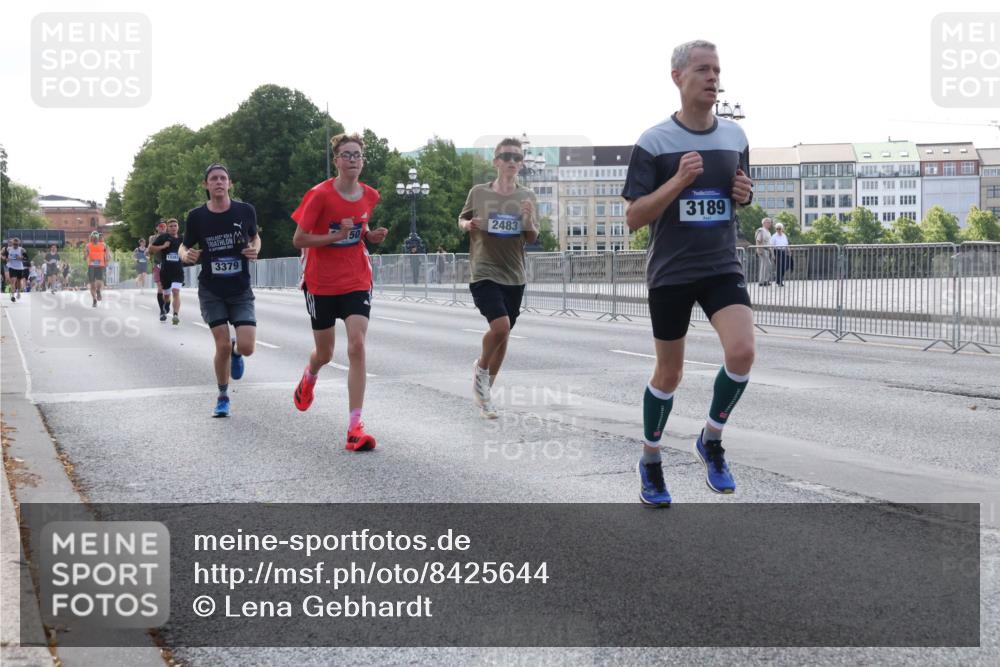 29.06.2025 - hella hamburg halbmarathon Lena Gebhardt http://msf.ph/oto/8425644 29.06.2025 09:43:49 Lombardsbrücke 1338, 3379, 50, 2483, 3189, 1271, 1953, 2075, 2180, 2203, 2483, 3189, 3379, 5308, 6090, 7380, 8318, 8376, 9804, 10222, 10351, 11150, 13383, 13606, 13941, 15023, 15136, 17040, 17893, 18763, 18832 meine-sportfotos.de