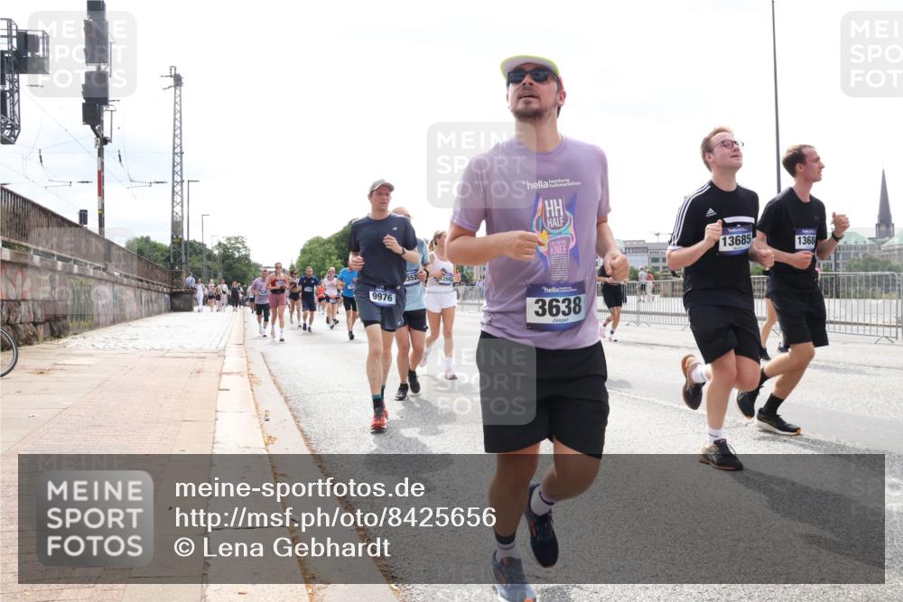 29.06.2025 - hella hamburg halbmarathon Lena Gebhardt http://msf.ph/oto/8425656 29.06.2025 10:43:24 Lombardsbrücke 9976, 352, 3638, 13685, 1368, 1023, 1149, 1155, 1310, 1400, 1467, 1788, 1816, 1878, 2103, 2158, 2267, 2361, 2450, 2971, 3074, 3238, 3329, 3390, 3518, 3638, 3764, 4056, 4177, 4302, 4367, 4680, 4866, 5067, 5214, 5268, 5370, 5610, 5720, 5755, 5967, 6012, 6096, 6226, 6440, 6931, 6971, 6973, 7043, 7197, 7461, 7504, 7872, 7926, 8135, 8184, 8233, 8408, 8435, 8504, 8795, 8991, 9072, 9304, 9639, 9641, 9644, 9831, 9976, 10083, 10180, 10200, 10202, 13049 meine-sportfotos.de