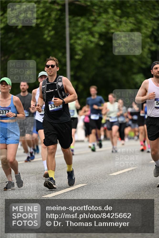 29.06.2025 - hella hamburg halbmarathon Dr. Thomas Lammeyer http://msf.ph/oto/8425662 29.06.2025 10:50:07 Kennedybrücke 1060, 1085, 1465, 1854, 2217, 2657, 2664, 2846, 2954, 2965, 3357, 3377, 3879, 3993, 4099, 4102, 4119, 4820, 5108, 5190, 5339, 5703, 5914, 6393, 6763, 6788, 6980, 7699, 7983, 8272, 8594, 9536, 10562, 11119, 11332 meine-sportfotos.de