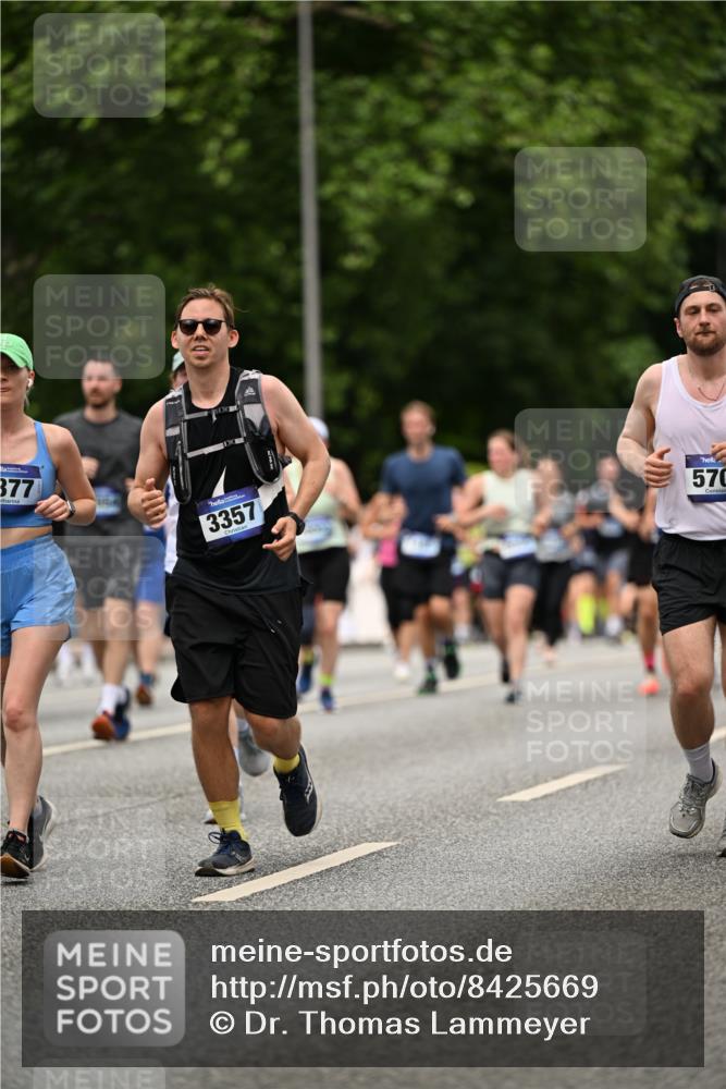 29.06.2025 - hella hamburg halbmarathon Dr. Thomas Lammeyer http://msf.ph/oto/8425669 29.06.2025 10:50:07 Kennedybrücke 1060, 1085, 1465, 1854, 2217, 2657, 2664, 2846, 2954, 2965, 3357, 3377, 3879, 3993, 4099, 4102, 4119, 4820, 5108, 5190, 5339, 5703, 5914, 6393, 6763, 6788, 6980, 7699, 7983, 8272, 8594, 9536, 10562, 11119, 11332 meine-sportfotos.de