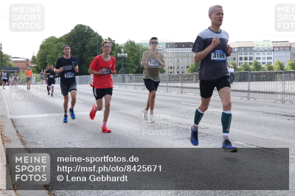 29.06.2025 - hella hamburg halbmarathon Lena Gebhardt http://msf.ph/oto/8425671 29.06.2025 09:43:49 Lombardsbrücke 13383, 3379, 50, 2483, 3189, 1271, 1953, 2075, 2180, 2203, 2483, 3189, 3379, 5308, 6090, 7380, 8318, 8376, 9804, 10222, 10351, 11150, 13383, 13606, 13941, 15023, 15136, 17040, 17893, 18763, 18832 meine-sportfotos.de
