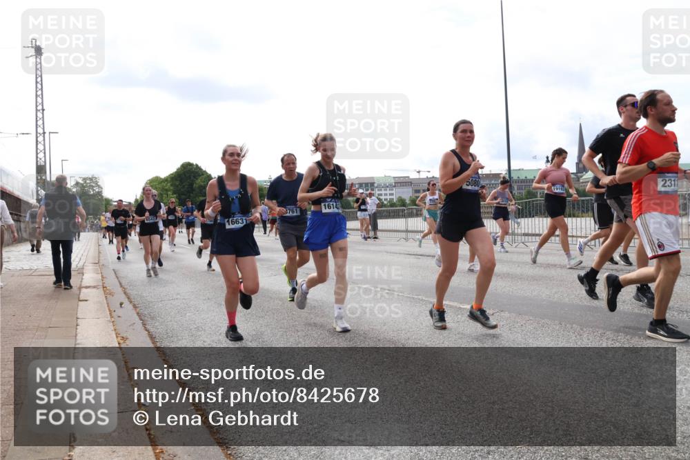 29.06.2025 - hella hamburg halbmarathon Lena Gebhardt http://msf.ph/oto/8425678 29.06.2025 10:19:19 Lombardsbrücke 5080, 16142, 3761, 65427, 5780, 16631, 19193, 2311, 1145, 1332, 1349, 1534, 1708, 1718, 1755, 2017, 2096, 2311, 2589, 2795, 2802, 2812, 2895, 2993, 2995, 3026, 3105, 3118, 3446, 3631, 4718, 4722, 4845, 4979, 5034, 5035, 5080, 5098, 5123, 5178, 5323, 5429, 5449, 5849, 6194, 6249, 6413, 6444, 6477, 6482, 6542, 6736, 6939, 7143, 7252, 8537, 8575, 8761, 8778, 8780, 9252, 9270, 9272, 9549, 9652, 9756, 9757, 9856, 10037, 10039, 10124, 10129, 10467, 10540, 10816 meine-sportfotos.de