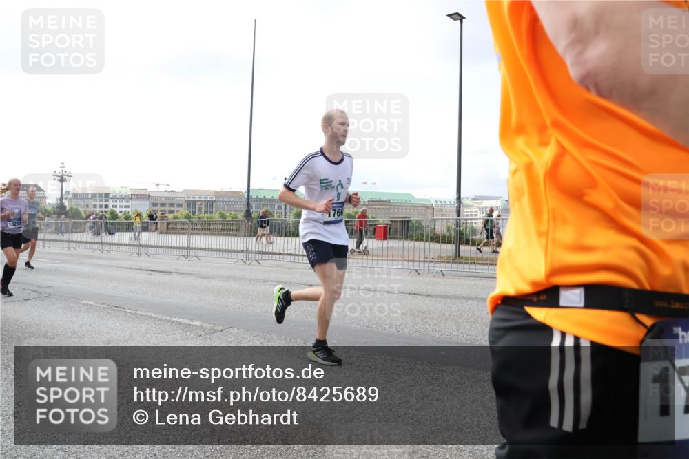 29.06.2025 - hella hamburg halbmarathon Lena Gebhardt http://msf.ph/oto/8425689 29.06.2025 10:06:29 Lombardsbrücke 10214, 766, 17, 1245, 1766, 3062, 4542, 4666, 4868, 5431, 5807, 5951, 6314, 6664, 7138, 8051, 8290, 8316, 9361, 9560, 10214, 10297, 10736, 10781, 10886, 12371, 13042, 13054, 13475, 13481, 13863, 14369, 14607, 14987, 15113, 15145, 15229, 15377, 15462, 15537, 15772, 15858, 16692, 16933, 17059, 17239, 17746, 18042, 18381, 18575, 18577, 18652, 18768, 18828, 18910, 18913, 18966 meine-sportfotos.de