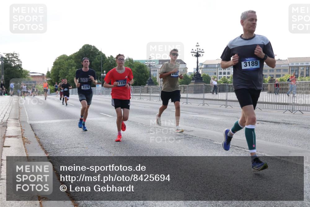 29.06.2025 - hella hamburg halbmarathon Lena Gebhardt http://msf.ph/oto/8425694 29.06.2025 09:43:49 Lombardsbrücke 13343, 3379, 1150, 2483, 3189, 1271, 1953, 2075, 2180, 2203, 2483, 3189, 3379, 5308, 6090, 7380, 8318, 8376, 9804, 10222, 10351, 11150, 13383, 13606, 13941, 15023, 15136, 17040, 17893, 18763, 18832 meine-sportfotos.de