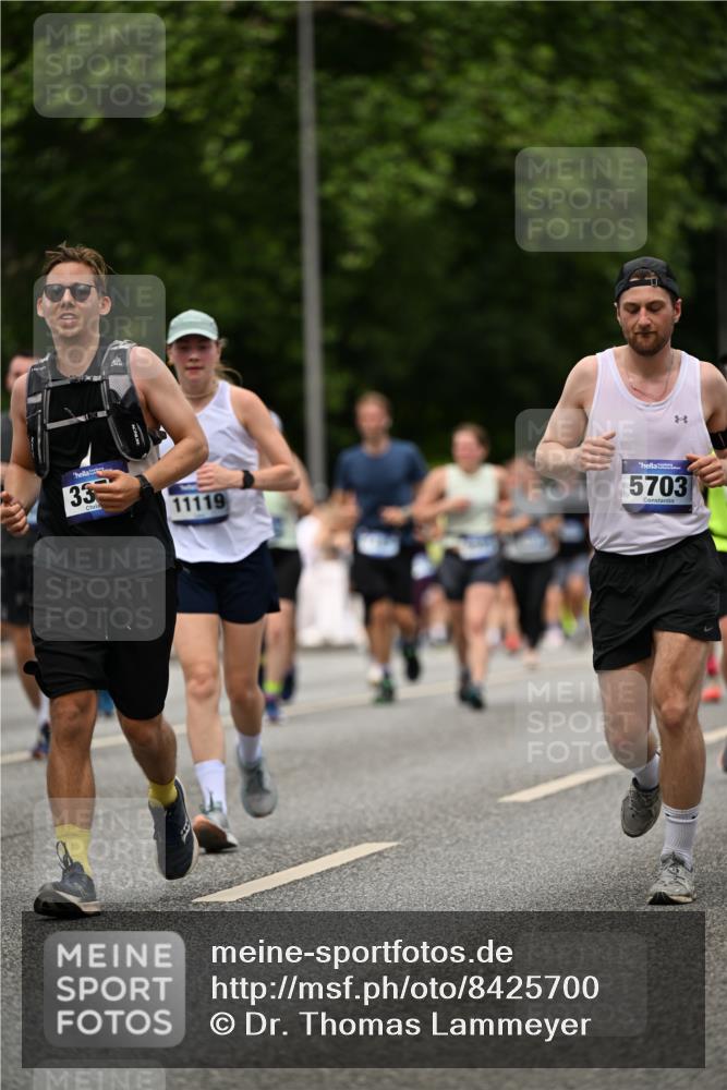29.06.2025 - hella hamburg halbmarathon Dr. Thomas Lammeyer http://msf.ph/oto/8425700 29.06.2025 10:50:08 Kennedybrücke 1060, 1085, 1465, 1854, 2217, 2657, 2664, 2846, 2954, 2965, 3357, 3377, 3879, 3993, 4099, 4102, 4119, 4820, 5108, 5190, 5339, 5703, 5914, 6393, 6763, 6788, 6980, 7699, 7983, 8272, 8594, 9536, 10562, 11119, 11332 meine-sportfotos.de