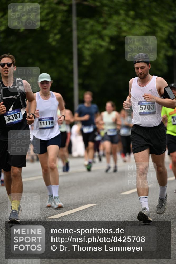 29.06.2025 - hella hamburg halbmarathon Dr. Thomas Lammeyer http://msf.ph/oto/8425708 29.06.2025 10:50:08 Kennedybrücke 1060, 1085, 1465, 1854, 2217, 2657, 2664, 2846, 2954, 2965, 3357, 3377, 3879, 3993, 4099, 4102, 4119, 4820, 5108, 5190, 5339, 5703, 5914, 6393, 6763, 6788, 6980, 7699, 7983, 8272, 8594, 9536, 10562, 11119, 11332 meine-sportfotos.de