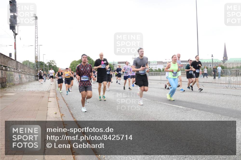 29.06.2025 - hella hamburg halbmarathon Lena Gebhardt http://msf.ph/oto/8425714 29.06.2025 10:53:35 Lombardsbrücke 12082, 764, 1906, 17236, 11914, 604, 9685, 1340, 1687, 1709, 1753, 1900, 1906, 1984, 2065, 2079, 2409, 2429, 3055, 3226, 4195, 4595, 4626, 4801, 5428, 5430, 5562, 5815, 5856, 5857, 6039, 6041, 6044, 6273, 6306, 6913, 6996, 7039, 7068, 7483, 7537, 7611, 7614, 7876, 7890, 8189, 8212, 8414, 8515, 8906, 9077, 9456, 9531, 9685, 9764, 9771, 9785, 10043, 10175, 10490, 12193, 12219, 12700, 13916, 13917, 14038 meine-sportfotos.de