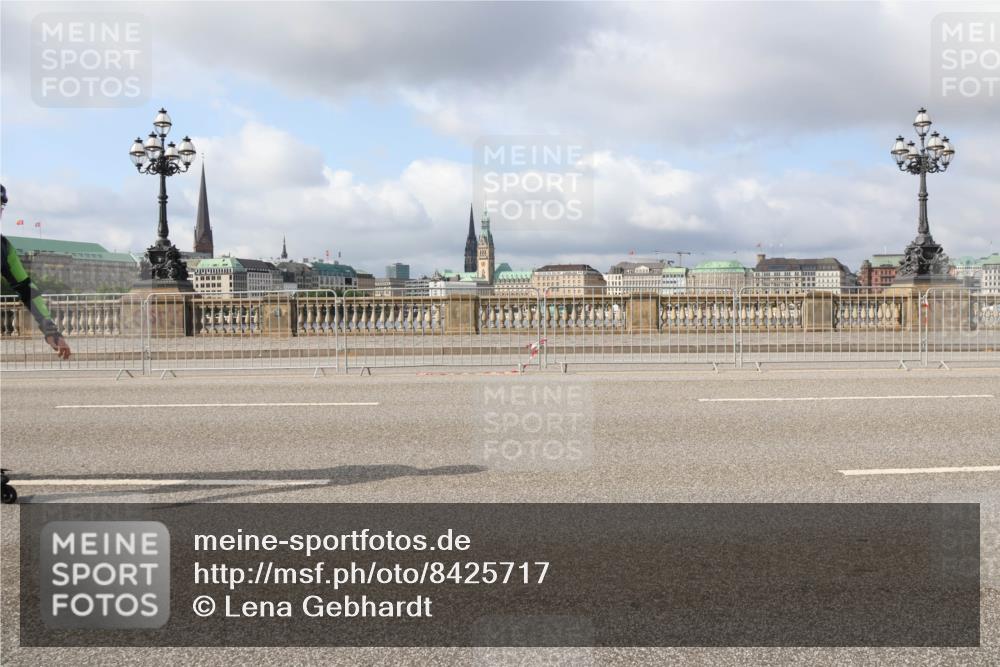 29.06.2025 - hella hamburg halbmarathon Lena Gebhardt http://msf.ph/oto/8425717 29.06.2025 08:58:46 Lombardsbrücke  meine-sportfotos.de