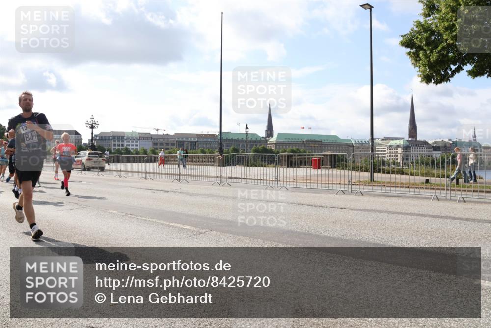 29.06.2025 - hella hamburg halbmarathon Lena Gebhardt http://msf.ph/oto/8425720 29.06.2025 09:52:34 Lombardsbrücke 13, 1220, 1057, 1070, 1139, 1163, 1169, 1176, 1220, 1415, 1468, 1512, 1604, 1613, 1631, 1763, 1782, 2189, 2233, 3109, 3124, 3305, 3618, 3852, 4080, 4277, 4497, 4565, 4691, 4871, 4915, 4933, 5007, 5011, 5336, 5477, 5690, 6373, 6550, 6711, 7067, 7191, 7325, 7432, 7451, 7599, 7710, 7843, 7865, 7961, 8564, 8852, 9348, 9444, 9547, 9659, 10493, 10741, 10796, 11062, 11495, 11679, 11779, 11821, 12046, 12772, 13403, 13614, 13728, 14257 meine-sportfotos.de