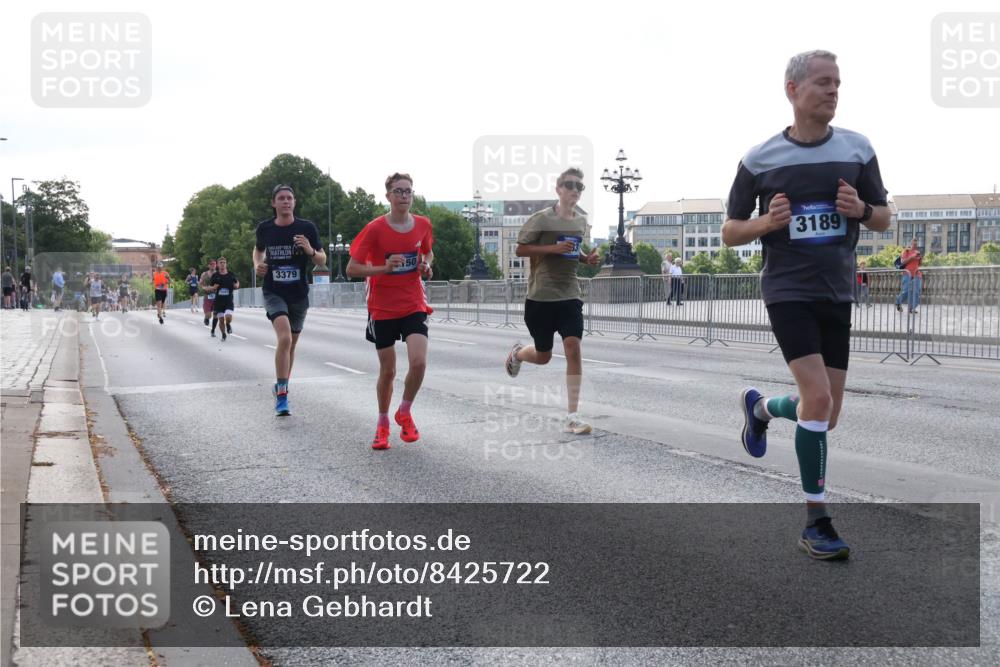 29.06.2025 - hella hamburg halbmarathon Lena Gebhardt http://msf.ph/oto/8425722 29.06.2025 09:43:50 Lombardsbrücke 3379, 50, 3189, 1953, 2075, 2180, 2203, 2483, 3189, 3379, 5308, 6090, 7380, 8318, 8376, 9804, 10222, 10351, 11150, 13383, 13606, 13941, 15023, 15136, 17040, 17893, 18763, 18832 meine-sportfotos.de