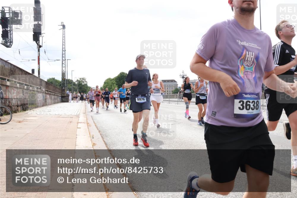 29.06.2025 - hella hamburg halbmarathon Lena Gebhardt http://msf.ph/oto/8425733 29.06.2025 10:43:25 Lombardsbrücke 12603, 15514, 9976, 15717, 3638, 1023, 1149, 1155, 1310, 1400, 1467, 1788, 1816, 1878, 2103, 2158, 2267, 2361, 2971, 3074, 3238, 3329, 3390, 3518, 3638, 3764, 4056, 4177, 4302, 4367, 4680, 4866, 5067, 5214, 5268, 5370, 5610, 5720, 5755, 5967, 6012, 6096, 6226, 6440, 6931, 6971, 6973, 7043, 7197, 7205, 7206, 7461, 7504, 7872, 7926, 8000, 8135, 8184, 8233, 8408, 8435, 8504, 8795, 8991, 9072, 9304, 9639, 9641, 9644, 9831, 9976, 10083, 10180, 10200, 10202, 13049 meine-sportfotos.de