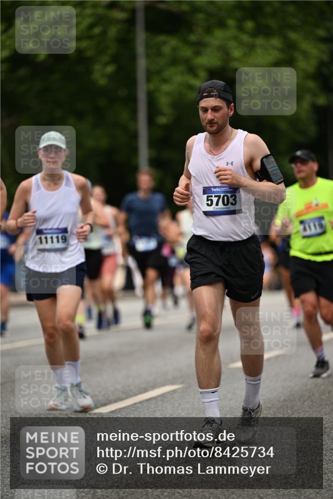 29.06.2025 - hella hamburg halbmarathon Dr. Thomas Lammeyer http://msf.ph/oto/8425734 29.06.2025 10:50:09 Kennedybrücke 1060, 1085, 1465, 1854, 2217, 2657, 2664, 2846, 2954, 2965, 3357, 3377, 3879, 3993, 4099, 4102, 4119, 4820, 5108, 5190, 5339, 5703, 5914, 6393, 6763, 6788, 6980, 7699, 7983, 8272, 8594, 9536, 11119, 11332 meine-sportfotos.de