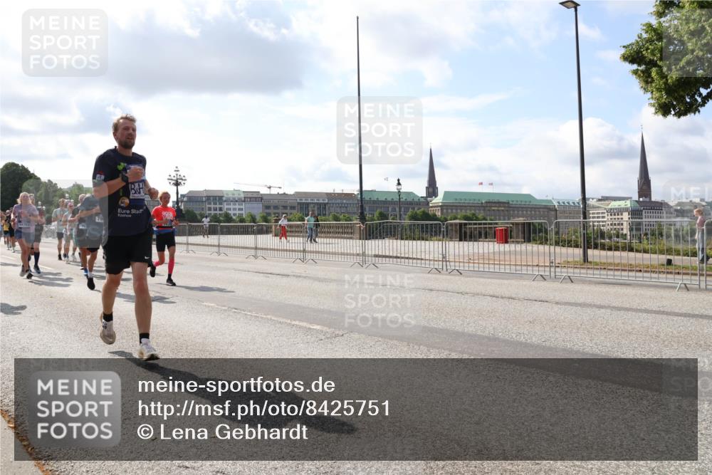 29.06.2025 - hella hamburg halbmarathon Lena Gebhardt http://msf.ph/oto/8425751 29.06.2025 09:52:34 Lombardsbrücke 14703, 79, 1057, 1070, 1139, 1163, 1169, 1176, 1220, 1415, 1468, 1512, 1604, 1613, 1631, 1763, 1782, 2189, 2233, 3109, 3124, 3305, 3618, 3852, 4080, 4277, 4497, 4565, 4691, 4871, 4915, 4933, 5007, 5011, 5336, 5477, 5690, 6373, 6550, 6711, 7067, 7191, 7325, 7432, 7451, 7599, 7710, 7843, 7865, 7961, 8564, 8852, 9348, 9444, 9547, 9659, 10493, 10741, 10796, 11062, 11495, 11679, 11779, 11821, 12046, 12772, 13403, 13614, 13728, 14257 meine-sportfotos.de