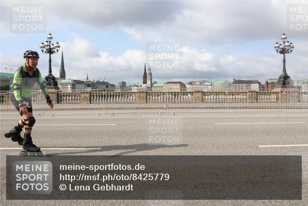 29.06.2025 - hella hamburg halbmarathon Lena Gebhardt http://msf.ph/oto/8425779 29.06.2025 08:58:47 Lombardsbrücke  meine-sportfotos.de
