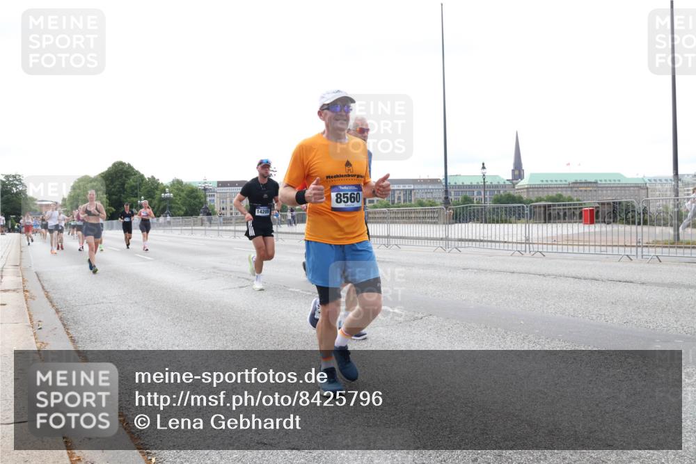 29.06.2025 - hella hamburg halbmarathon Lena Gebhardt http://msf.ph/oto/8425796 29.06.2025 10:28:53 Lombardsbrücke 14205, 8560, 1518, 1557, 1869, 2688, 3717, 4161, 4362, 4700, 4834, 4982, 5167, 5249, 5250, 5718, 5903, 5939, 6102, 6345, 6418, 7169, 7980, 8048, 8560, 9642, 9716, 9855, 10068, 10434, 12099, 12404, 12442, 13400, 14205, 15143, 15256, 15452, 15453, 15952, 15955, 16125, 16643, 18293, 19180 meine-sportfotos.de
