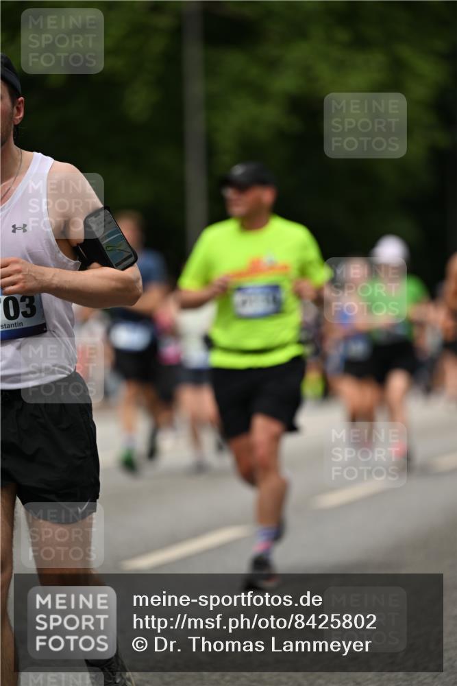 29.06.2025 - hella hamburg halbmarathon Dr. Thomas Lammeyer http://msf.ph/oto/8425802 29.06.2025 10:50:10 Kennedybrücke 1060, 1085, 1465, 1854, 2217, 2657, 2664, 2846, 2954, 2965, 3357, 3377, 3879, 3993, 4099, 4102, 4119, 4820, 5108, 5190, 5339, 5703, 5914, 6393, 6763, 6788, 6980, 7530, 7699, 7983, 8272, 8594, 9536, 11119, 11332, 11393 meine-sportfotos.de