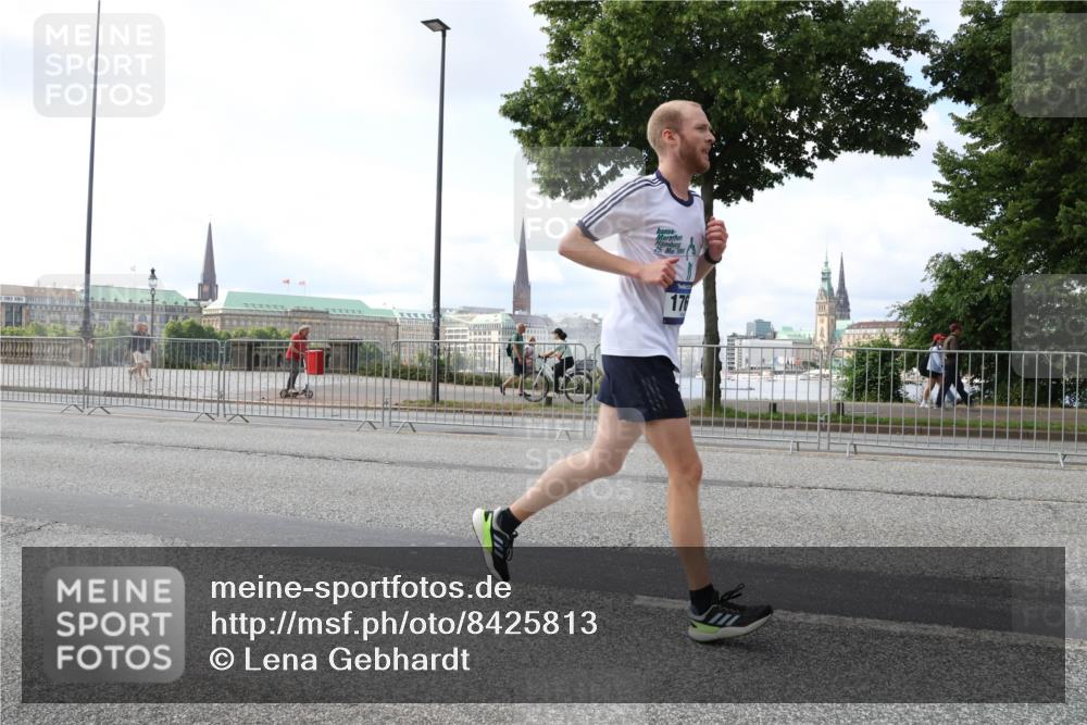 29.06.2025 - hella hamburg halbmarathon Lena Gebhardt http://msf.ph/oto/8425813 29.06.2025 10:06:29 Lombardsbrücke 5, 176, 1245, 1766, 3062, 4542, 4666, 4868, 5431, 5807, 5951, 6314, 6664, 7138, 8051, 8290, 8316, 9361, 9560, 10214, 10297, 10736, 10781, 10886, 12371, 13042, 13054, 13475, 13481, 13863, 14369, 14607, 14987, 15113, 15145, 15229, 15377, 15462, 15537, 15772, 15858, 16692, 16933, 17059, 17239, 17746, 18042, 18381, 18575, 18577, 18652, 18768, 18828, 18910, 18913, 18966 meine-sportfotos.de