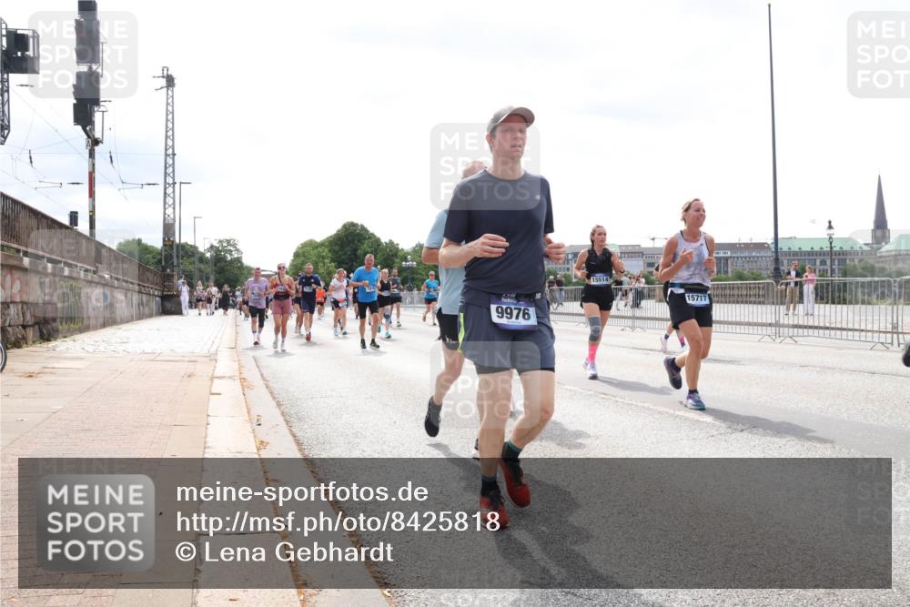 29.06.2025 - hella hamburg halbmarathon Lena Gebhardt http://msf.ph/oto/8425818 29.06.2025 10:43:25 Lombardsbrücke 9976, 15514, 15717, 1023, 1149, 1155, 1310, 1400, 1467, 1788, 1816, 1878, 2103, 2158, 2267, 2361, 2971, 3074, 3238, 3329, 3390, 3518, 3638, 3764, 4056, 4177, 4302, 4367, 4680, 4866, 5067, 5214, 5268, 5370, 5610, 5720, 5755, 5967, 6012, 6096, 6226, 6440, 6931, 6971, 6973, 7043, 7197, 7205, 7206, 7461, 7504, 7872, 7926, 8000, 8135, 8184, 8233, 8408, 8435, 8504, 8795, 8991, 9072, 9304, 9639, 9641, 9644, 9831, 9976, 10083, 10180, 10200, 10202, 13049 meine-sportfotos.de
