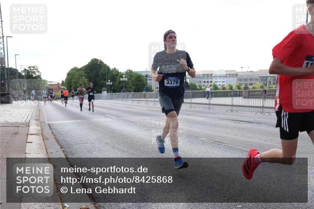 29.06.2025 - hella hamburg halbmarathon Lena Gebhardt http://msf.ph/oto/8425868 29.06.2025 09:43:51 Lombardsbrücke 04, 2022, 3379, 11, 1953, 2075, 2180, 2203, 2483, 3189, 3379, 5308, 6090, 7380, 8318, 8376, 9047, 9804, 10222, 10351, 11150, 13383, 13606, 13941, 15023, 15136, 17040, 17893, 18763, 18832 meine-sportfotos.de